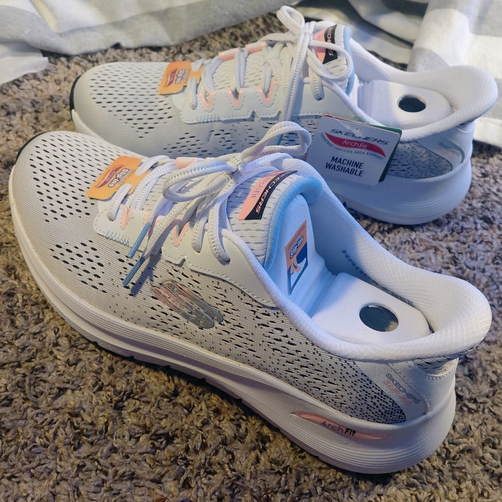 Skechers White and Peach Running Shoes